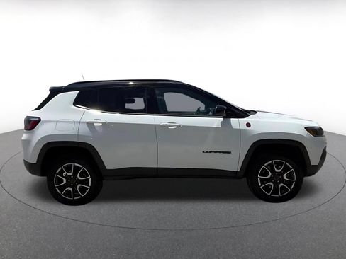 Used 2025 Jeep Compass Trailhawk AWD/4WD image 16
