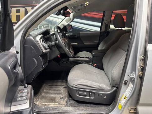 Used 2021 Toyota Tacoma SR5 w/ Technology Package AWD/4WD image 4