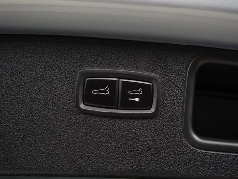 Used 2025 Porsche Macan image 14