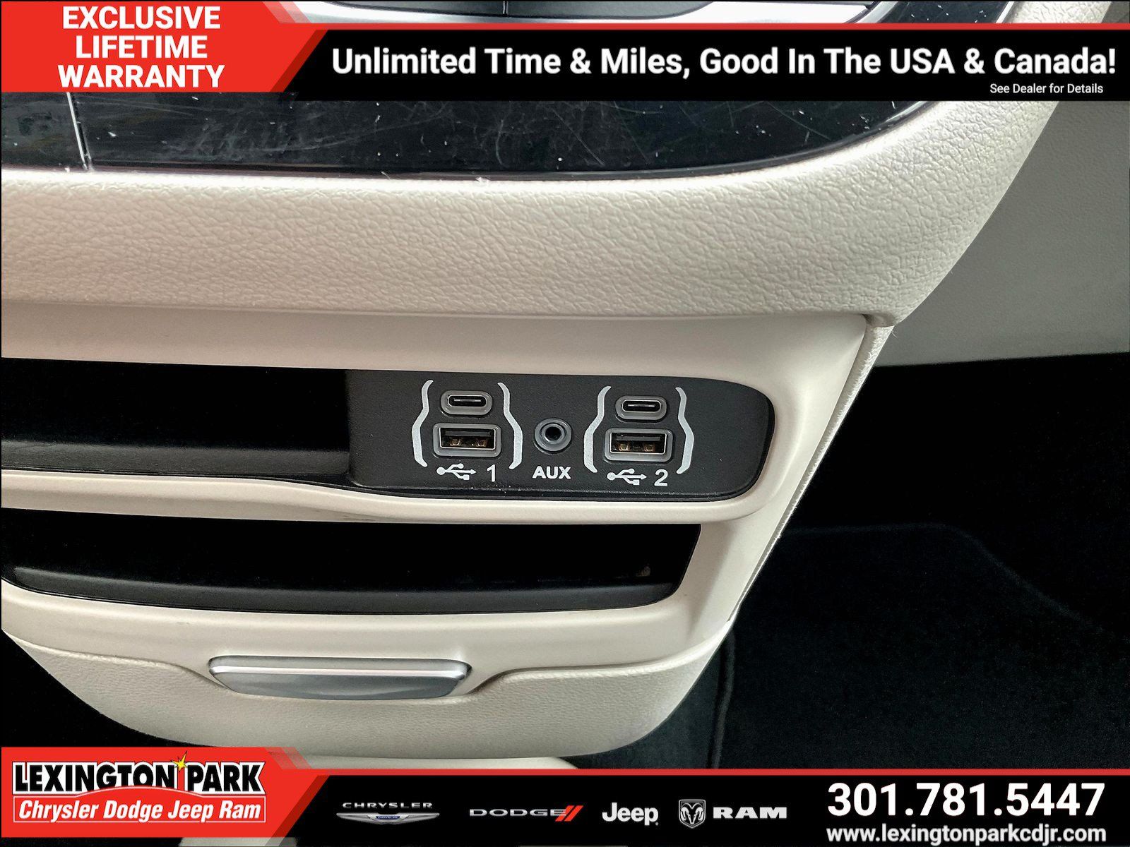 Used 2024 Chrysler Pacifica Touring-L FWD image 15