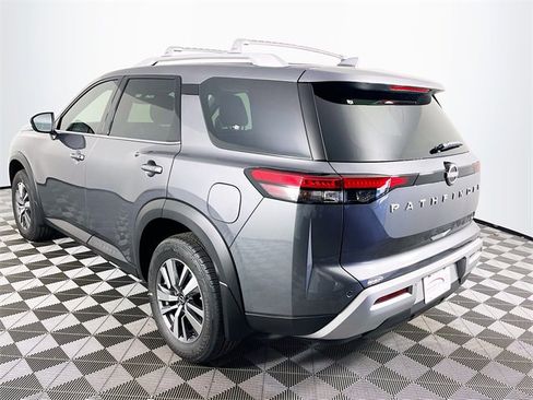New 2025 Nissan Pathfinder SL image 5
