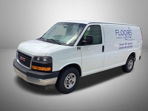 Used 2017 GMC Savana 2500 RWD image 1