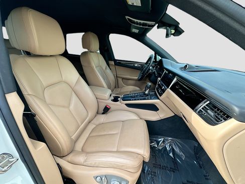 Used 2019 Porsche Macan Base image 32
