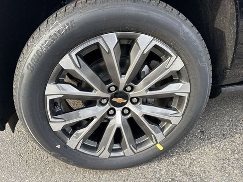 New 2026 Chevrolet Suburban High Country image 10