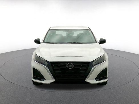 Used 2025 Nissan Altima 2.5 SV FWD image 2