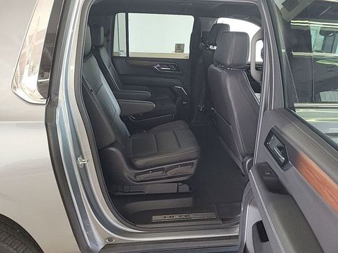 Used 2025 GMC Yukon XL Denali AWD/4WD image 12