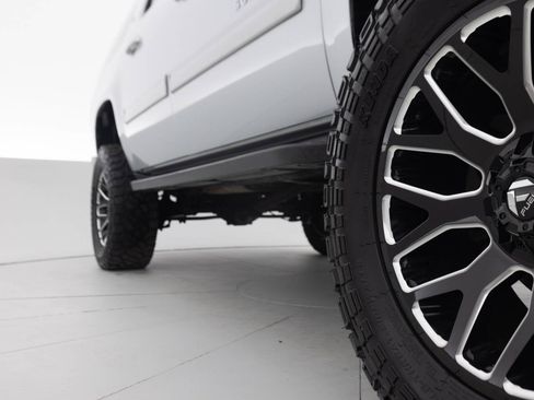 Used 2013 Chevrolet Suburban LT w/ Luxury Package AWD/4WD image 26