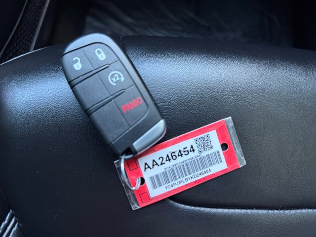 Used 2019 Jeep Cherokee Latitude Plus AWD/4WD image 16