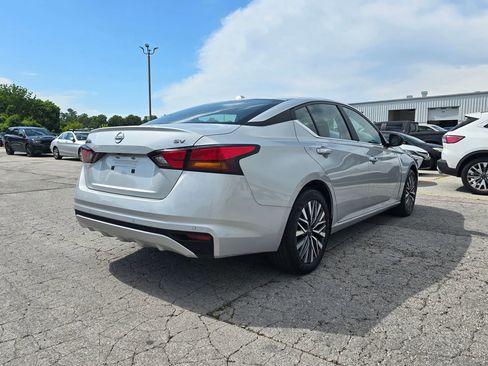 Used 2024 Nissan Altima 2.5 SV FWD image 5