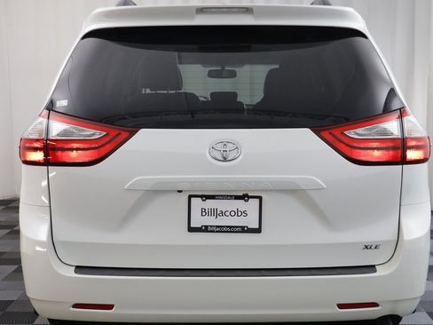 Used 2017 Toyota Sienna XLE image 17