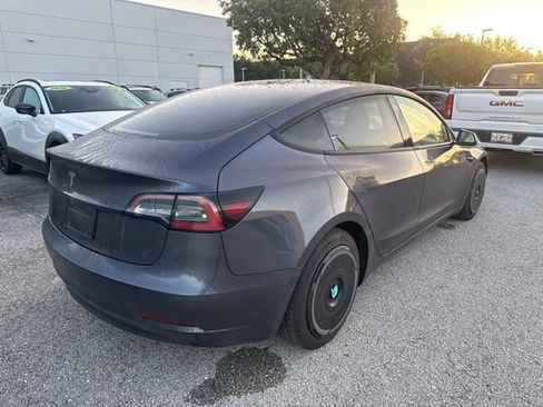 Used 2022 Tesla Model 3 RWD image 2