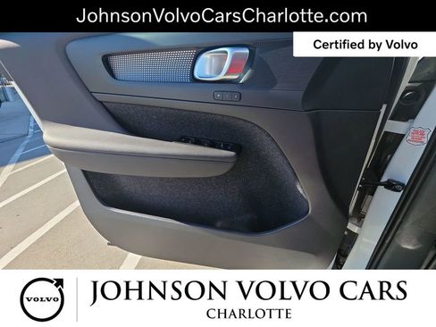 Certified 2025 Volvo XC40 B5 Plus image 28