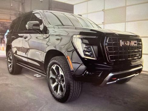 Used 2025 GMC Yukon AT4 Ultimate AWD/4WD image 8