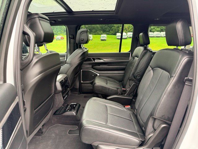 Used 2024 Jeep Wagoneer Series II w/ Premium Group I AWD/4WD image 21