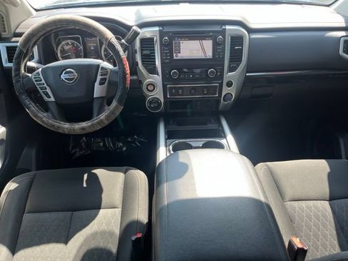 Used 2018 Nissan Titan SV w/ SV Convenience Package AWD/4WD image 12