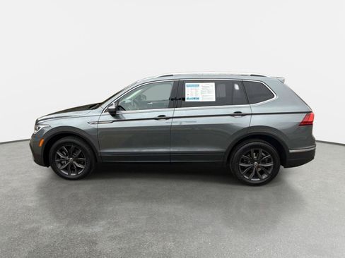 Used 2022 Volkswagen Tiguan SE w/ Panoramic Sunroof Package image 8