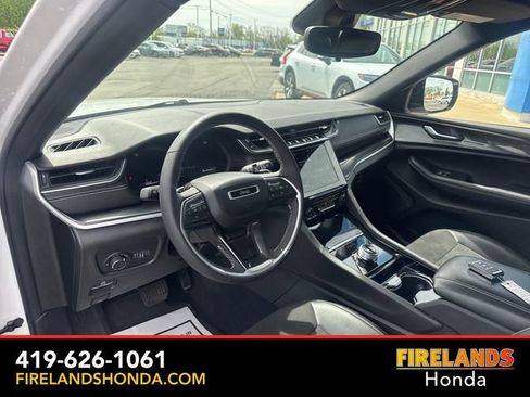 Used 2023 Jeep Grand Cherokee Altitude AWD/4WD image 14