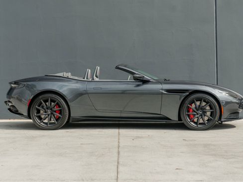 Used 2021 Aston Martin DB11 Volante image 7