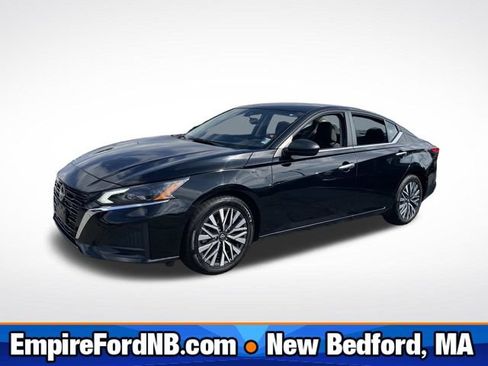 Used 2024 Nissan Altima 2.5 SV FWD image 1