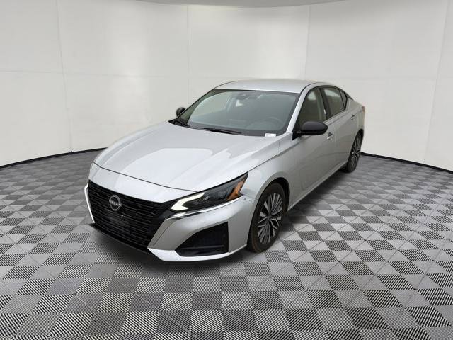 Used 2025 Nissan Altima 2.5 SV FWD image 12
