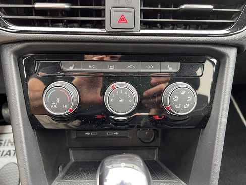 Used 2023 Volkswagen Taos SE image 24