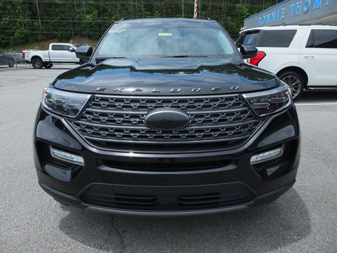 Used 2022 Ford Explorer XLT w/ Equipment Group 202A AWD/4WD image 8