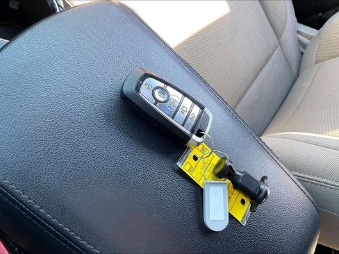 Used 2018 Ford Explorer XLT w/ Equipment Group 201A FWD image 36