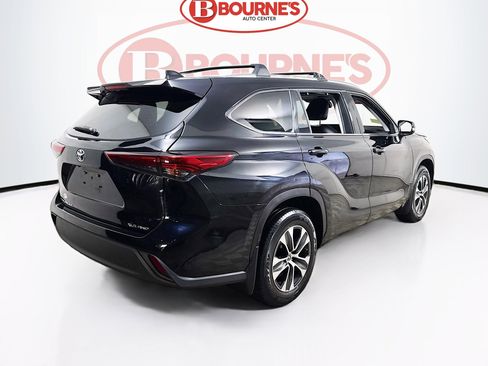 Used 2020 Toyota Highlander XLE image 10