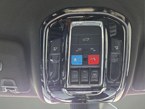 Used 2022 Jeep Grand Cherokee Overland image 22