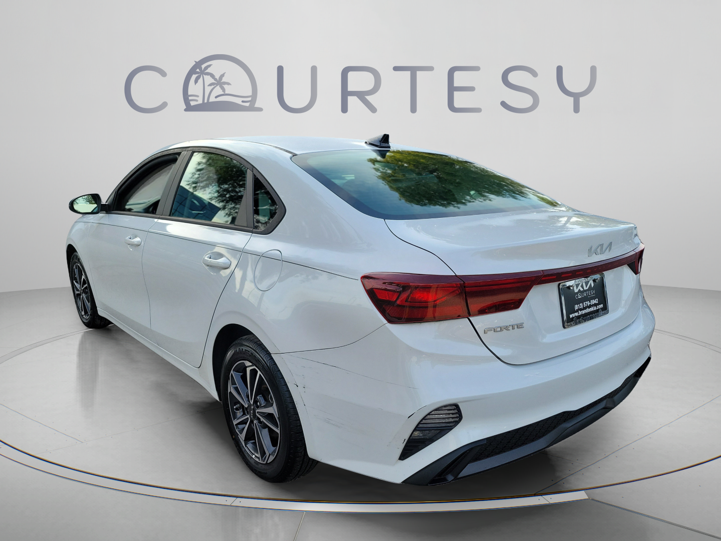 Used 2024 Kia Forte LXS w/ LXS Technology Package FWD image 2