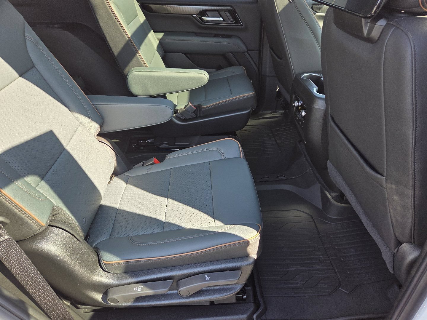 New 2026 GMC Yukon AT4 w/ AT4 Premium Plus Package AWD/4WD image 25