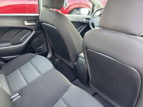 Used 2017 Kia Forte LX image 19