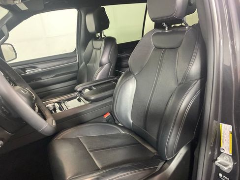 Used 2022 Jeep Wagoneer Series I w/ Premium Group I AWD/4WD image 12