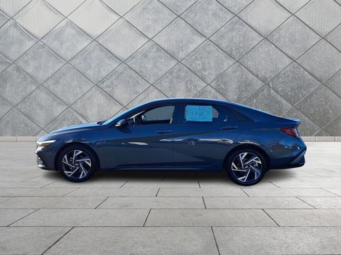 Certified 2025 Hyundai Elantra Sport image 4