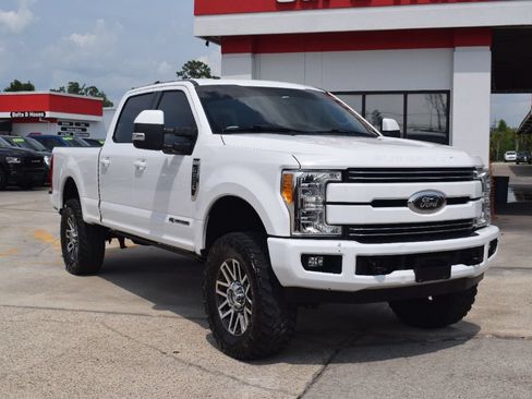 Used 2017 Ford F250 Lariat w/ FX4 Off-Road Package AWD/4WD image 2