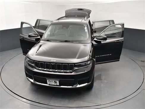 Used 2023 Jeep Grand Cherokee L Limited w/ Luxury Tech Group II image 25