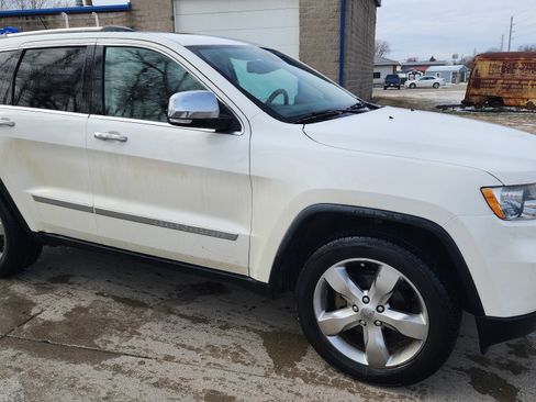 Used 2012 Jeep Grand Cherokee Overland image 3