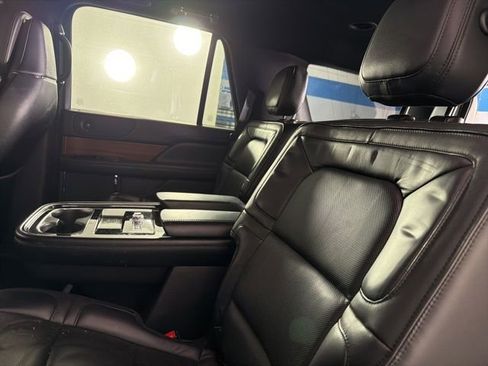 Used 2018 Lincoln Navigator Reserve w/ Technology Package AWD/4WD image 13