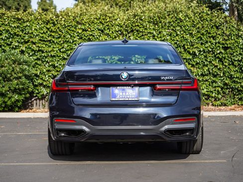 Used 2022 BMW 740i w/ M Sport Package RWD image 4