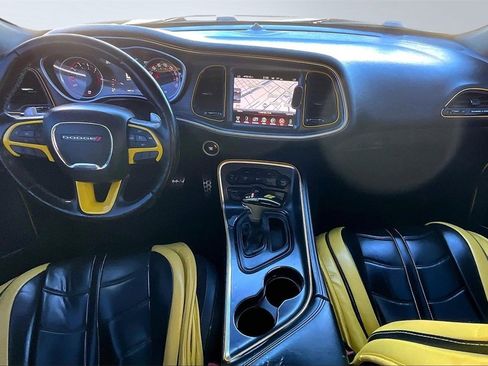 Used 2016 Dodge Challenger R/T Scat Pack w/ Leather Interior Group image 17