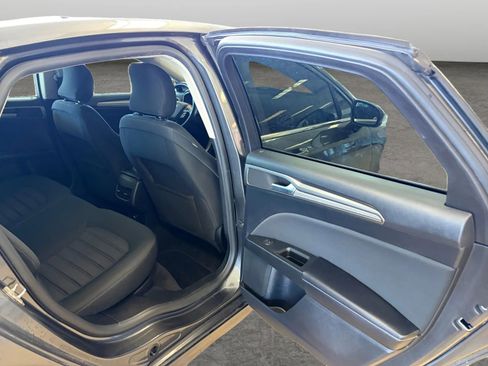 Used 2019 Ford Fusion SE image 15