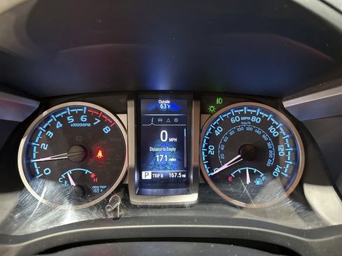 Certified 2022 Toyota Tacoma SR5 AWD/4WD image 10