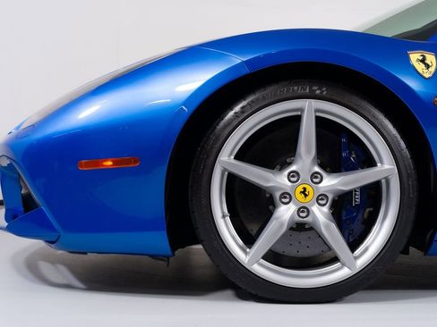 Used 2018 Ferrari 488 GTB RWD image 13