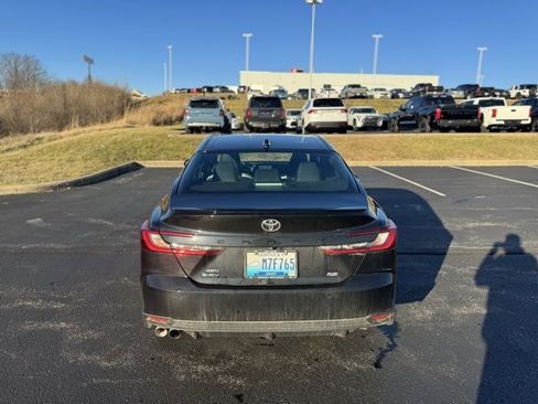Used 2025 Toyota Camry SE image 4
