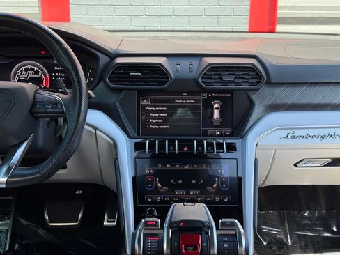 Used 2019 Lamborghini Urus AWD/4WD image 28