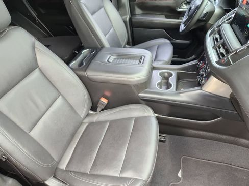 Used 2024 Chevrolet Tahoe Z71 w/ Luxury Package AWD/4WD image 12
