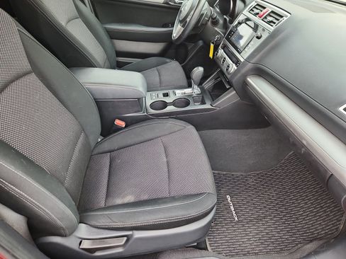 Used 2017 Subaru Outback 2.5i Premium image 12