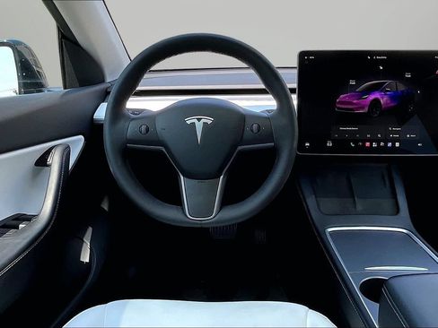 Used 2022 Tesla Model Y Long Range AWD/4WD image 11