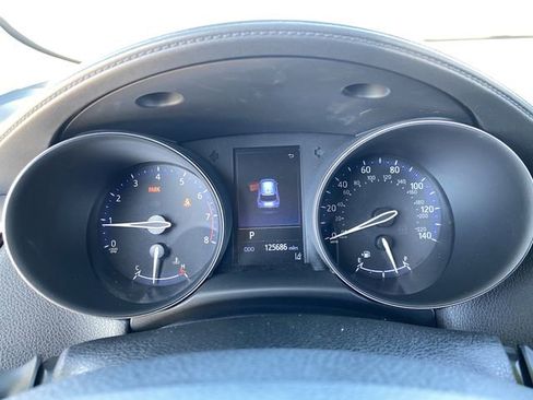 Used 2020 Toyota C-HR LE FWD image 31