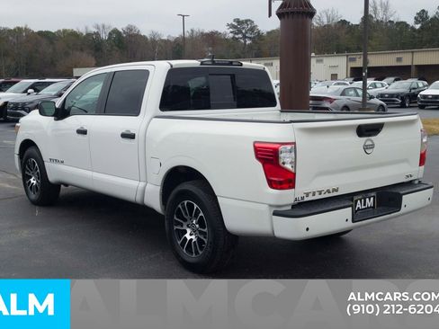 Used 2023 Nissan Titan SV image 10
